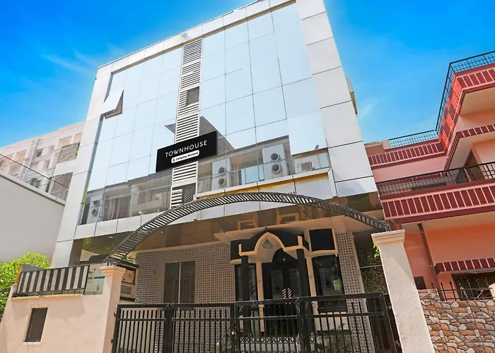 Super Townhouse Cantonment Varanasi Formerly Sarin InnBoutique Hotel
